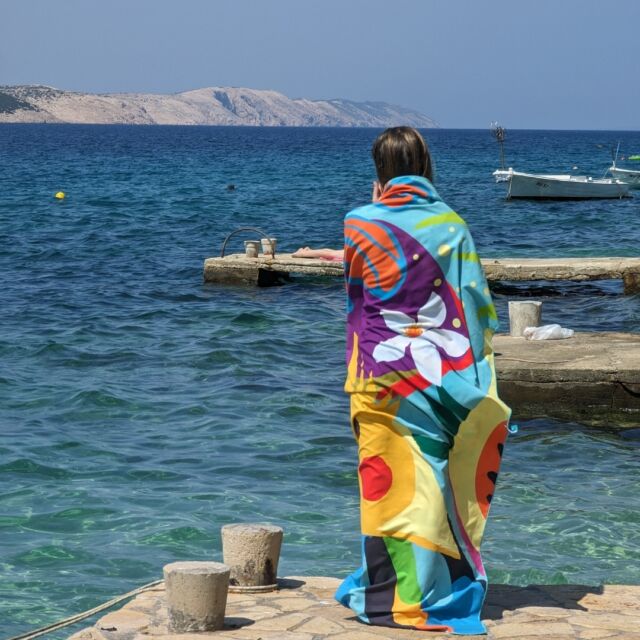 Pack light for your next adventure with the ultra-lightweight VENTURE 4TH beach towel. Tap the link in bio to learn more @v4th @v4th⁠⁠#beachtowels #traveltips #travelgear